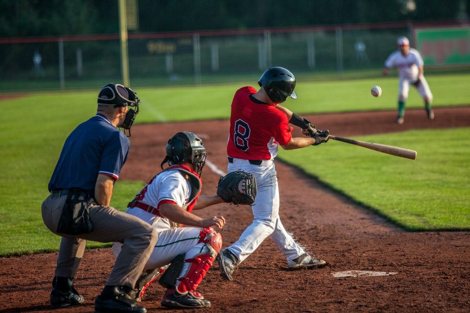 Homerun für NFT-Unternehmen Candy Digital Baseballspieler schlägt Ball