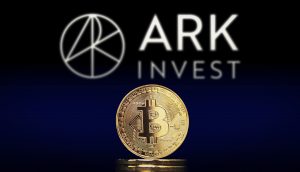 Bitcoin-Münze vor Ark Invest