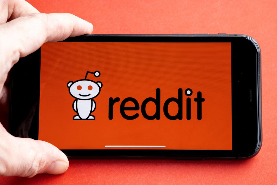Reddit: Aus Community Points werden demnächst Ethereum Token Smartphone mit Logo von Reddit