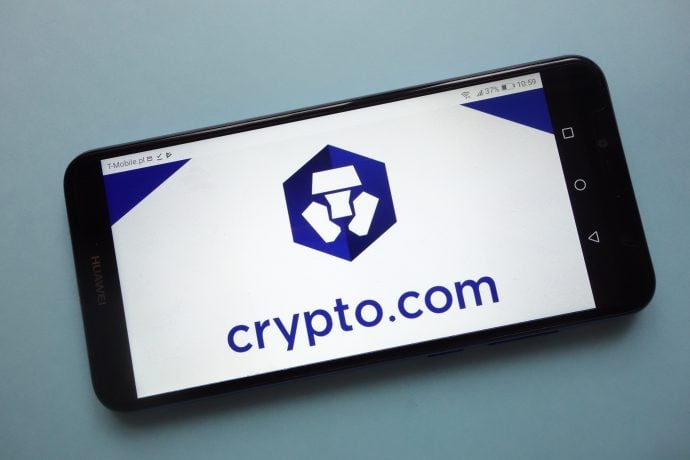 Crypto.com Logo auf Telefon