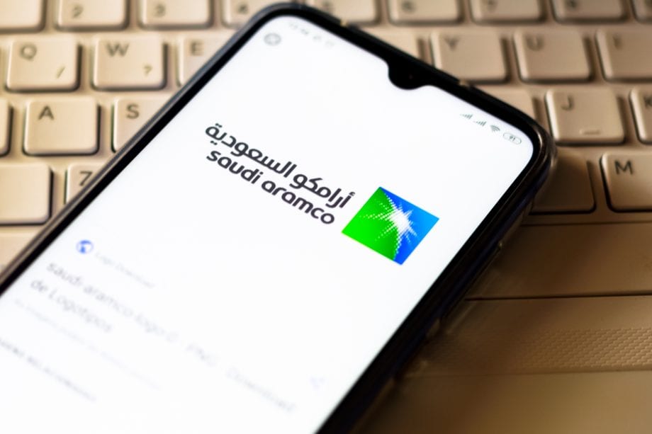 Saudi Aramco Logo auf Smartphone