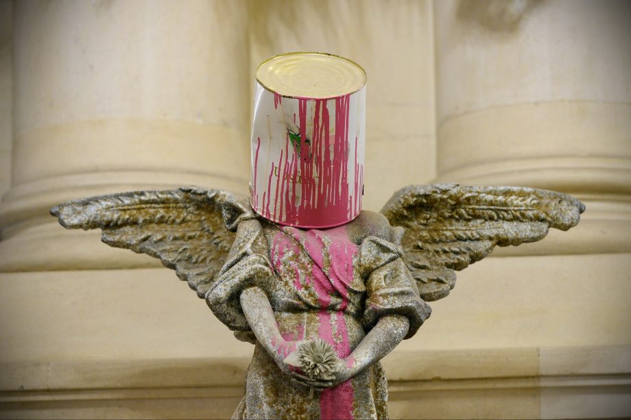 Sotheby's versteigert Banksy-Kunstwerke in ETH | BTC-ECHO