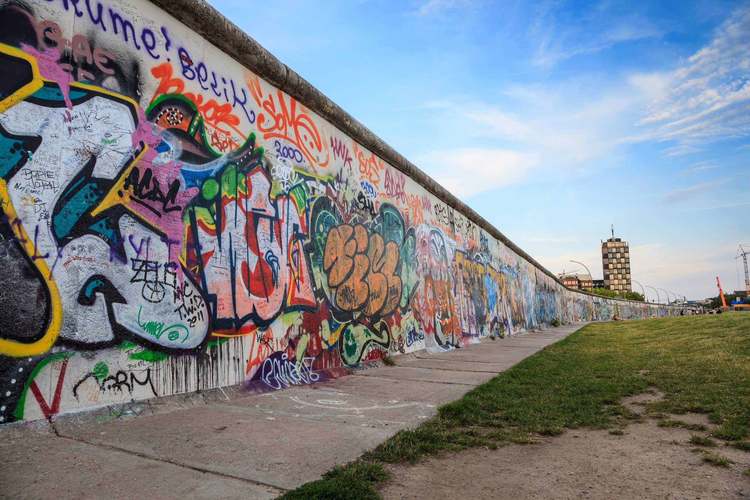 Berlin Wall is being built in The Sandbox - and then torn down again