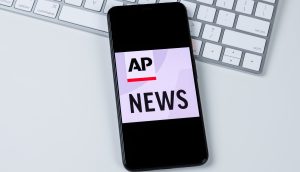 Smartphone mit AP-Logo