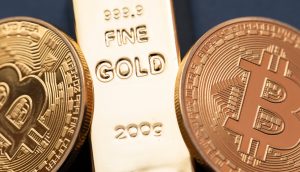 Gold-Barren und Bitcoin-Münzen