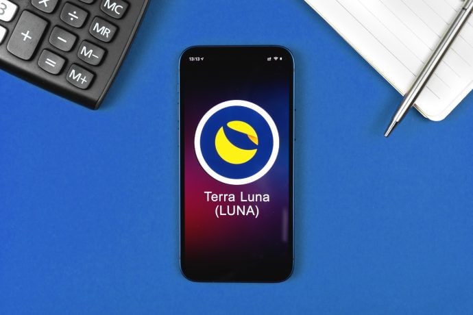 Terra-Logo auf Smartphone