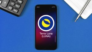 Terra-Logo auf Smartphone