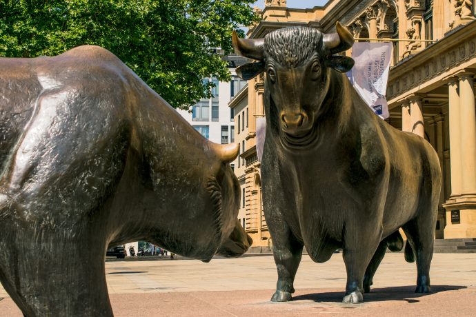 Bulle und Bär an der Frankfurter Börse in Anlehnung an Security Token