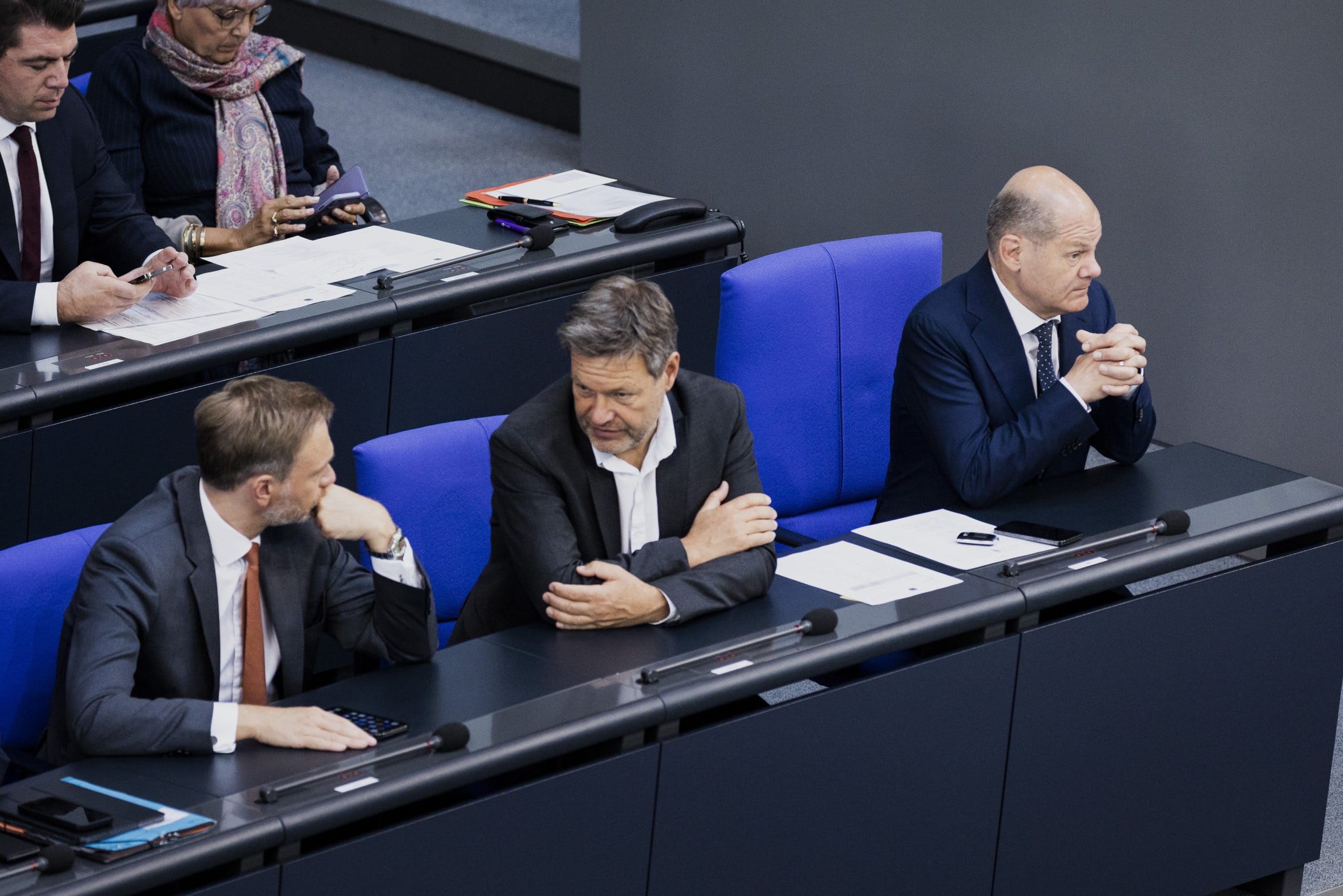 Finanzminister Christian Lindner, Vizekanzler Habeck und Bundeskanzler Scholz im Bundestag.