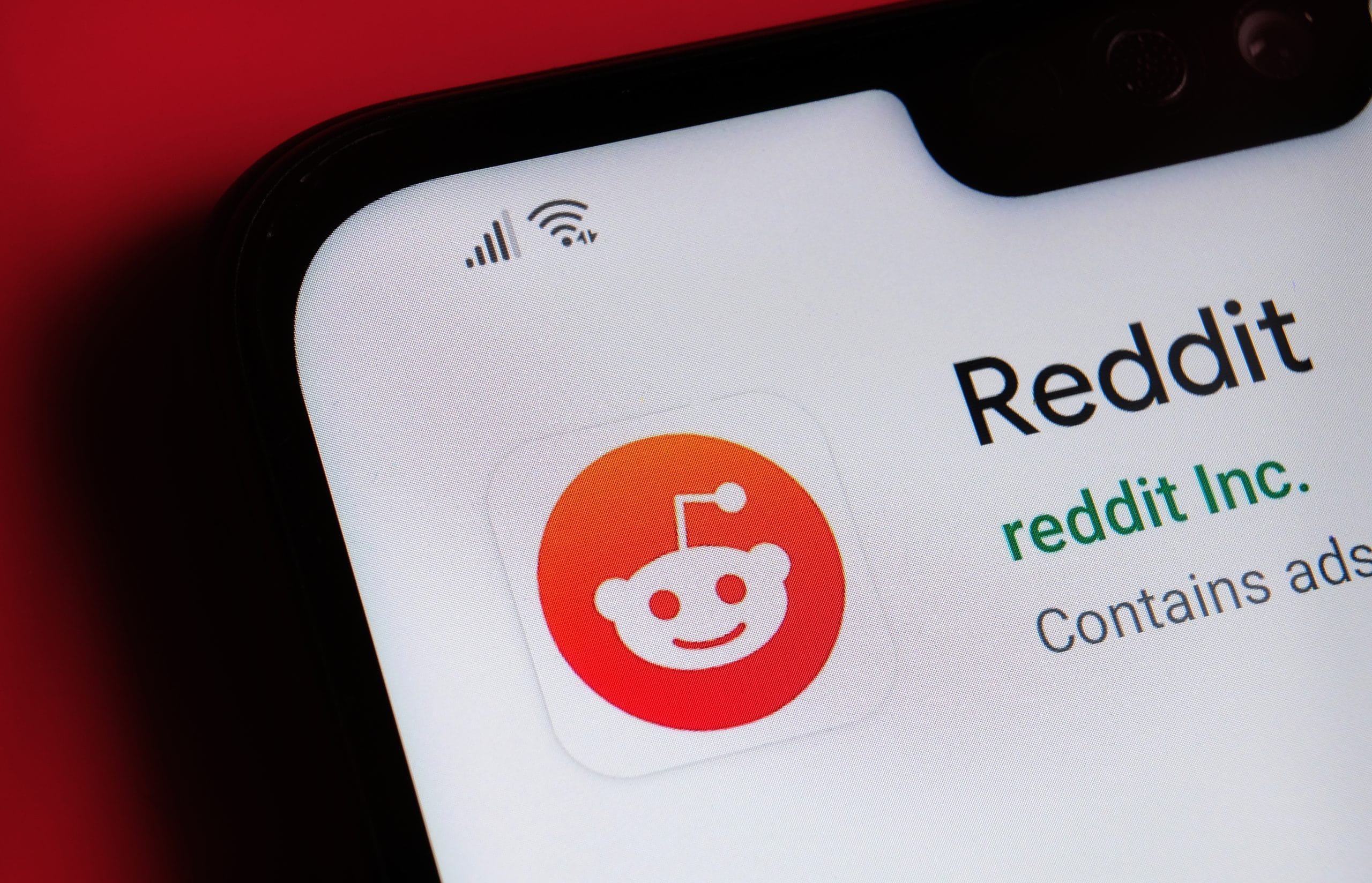Reddit-Logo auf Smartphone-Bildschirm