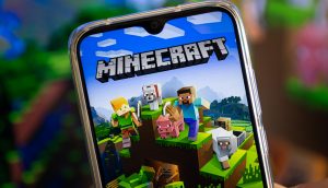 Minecraft-Logo auf einem Smartphone