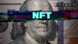 NFT steht vor einem 100-US-Dollar-Note
