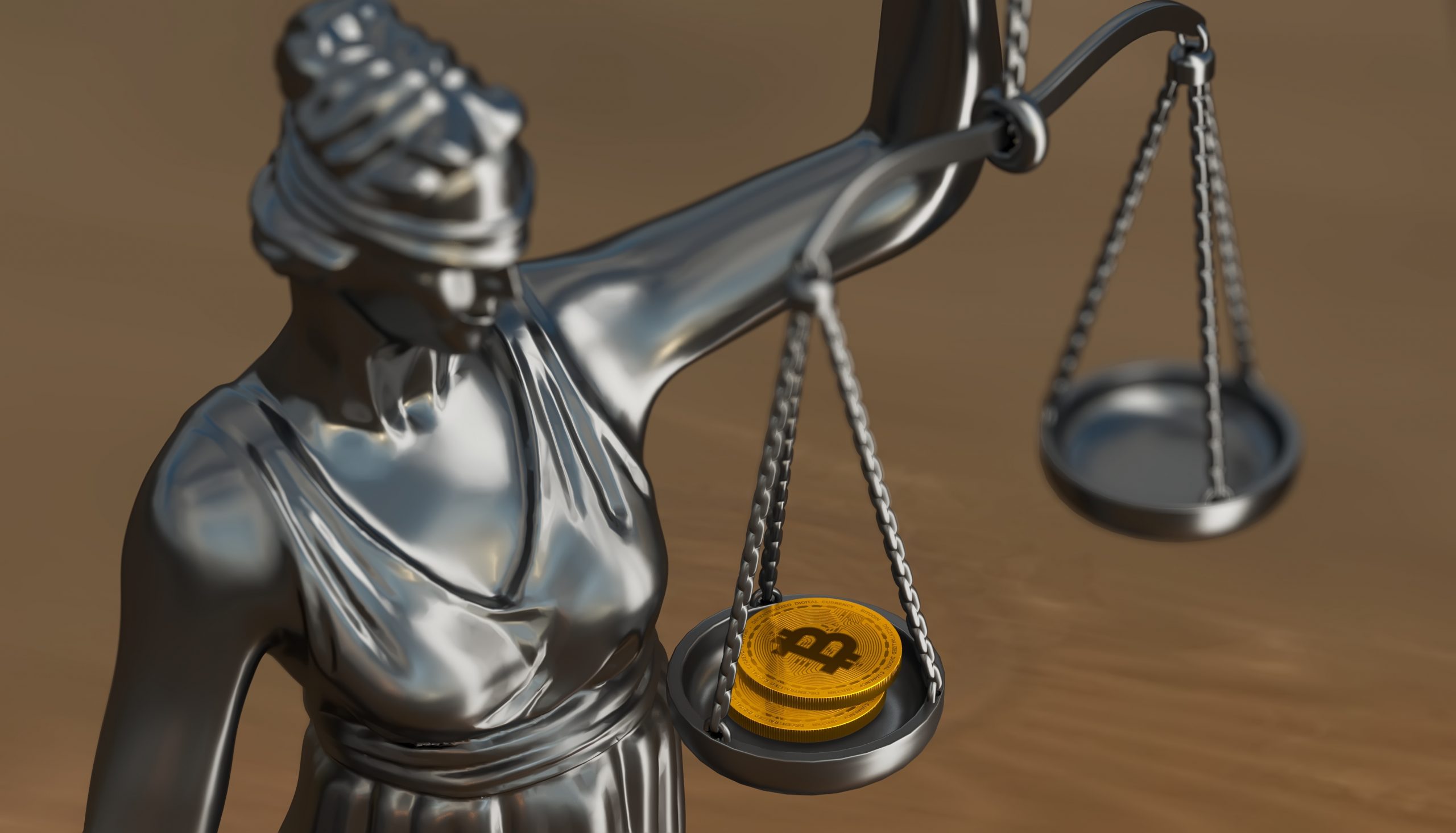 Justitia mit Wage, auf der Bitcoin liegt