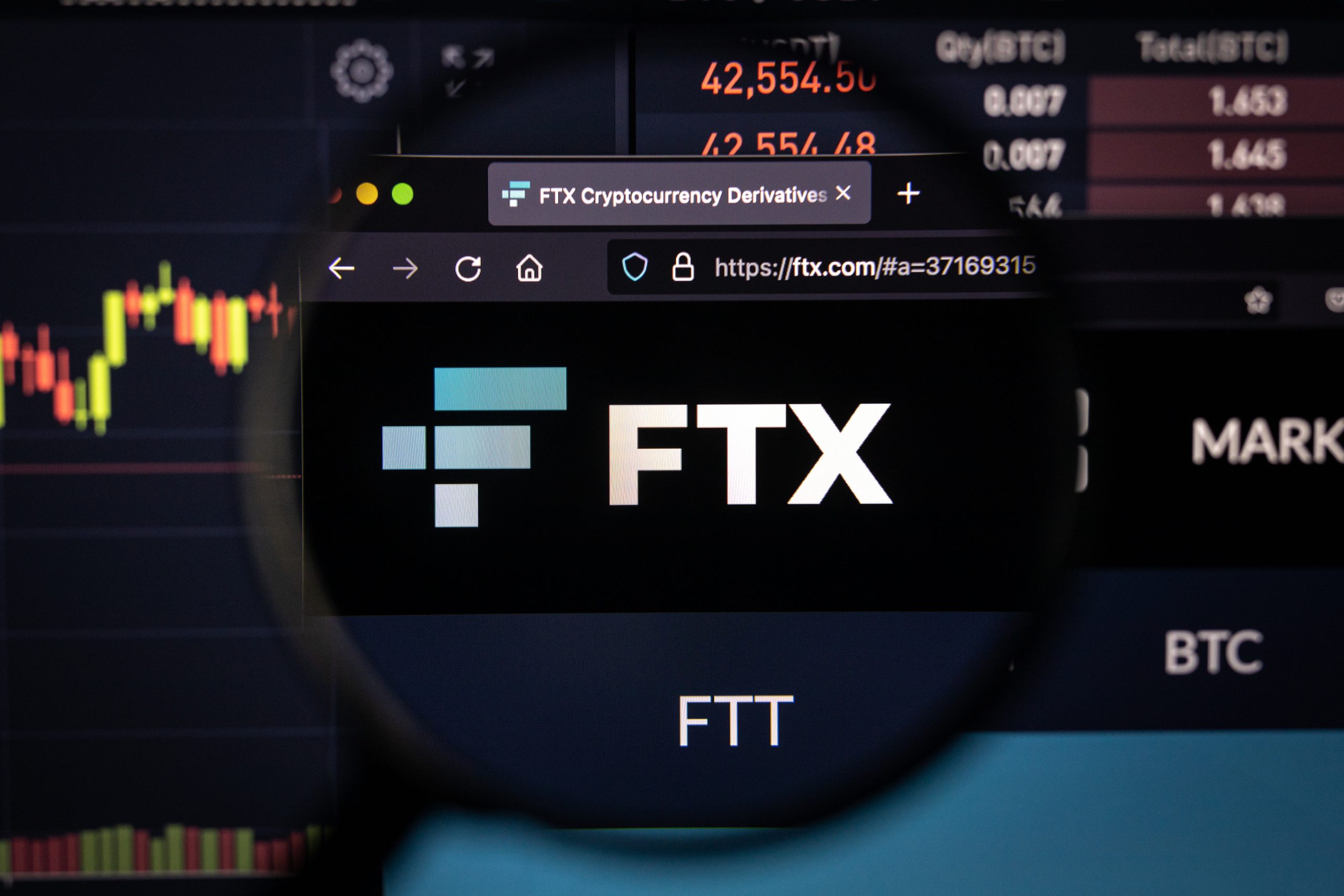 FTX Logo auf Chart-Verlauf.