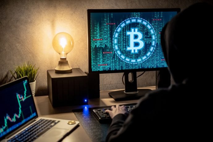 Bitcoin Hacker mit Logo