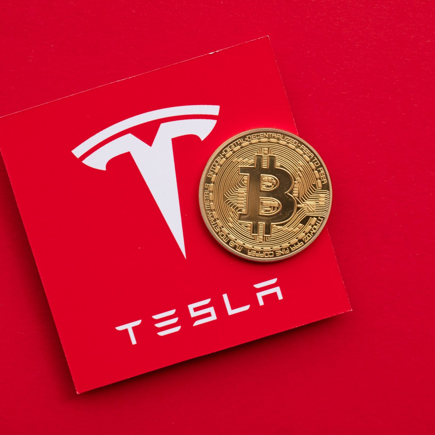 Tesla: Autobauer hodelt Bitcoin (BTC)