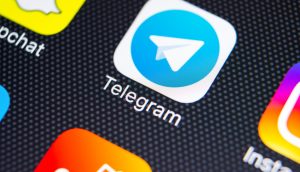 Telegram App auf einem Display