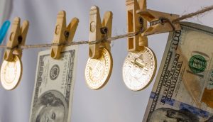 Bitcoin und US-Dollar an der Wäscheleine.