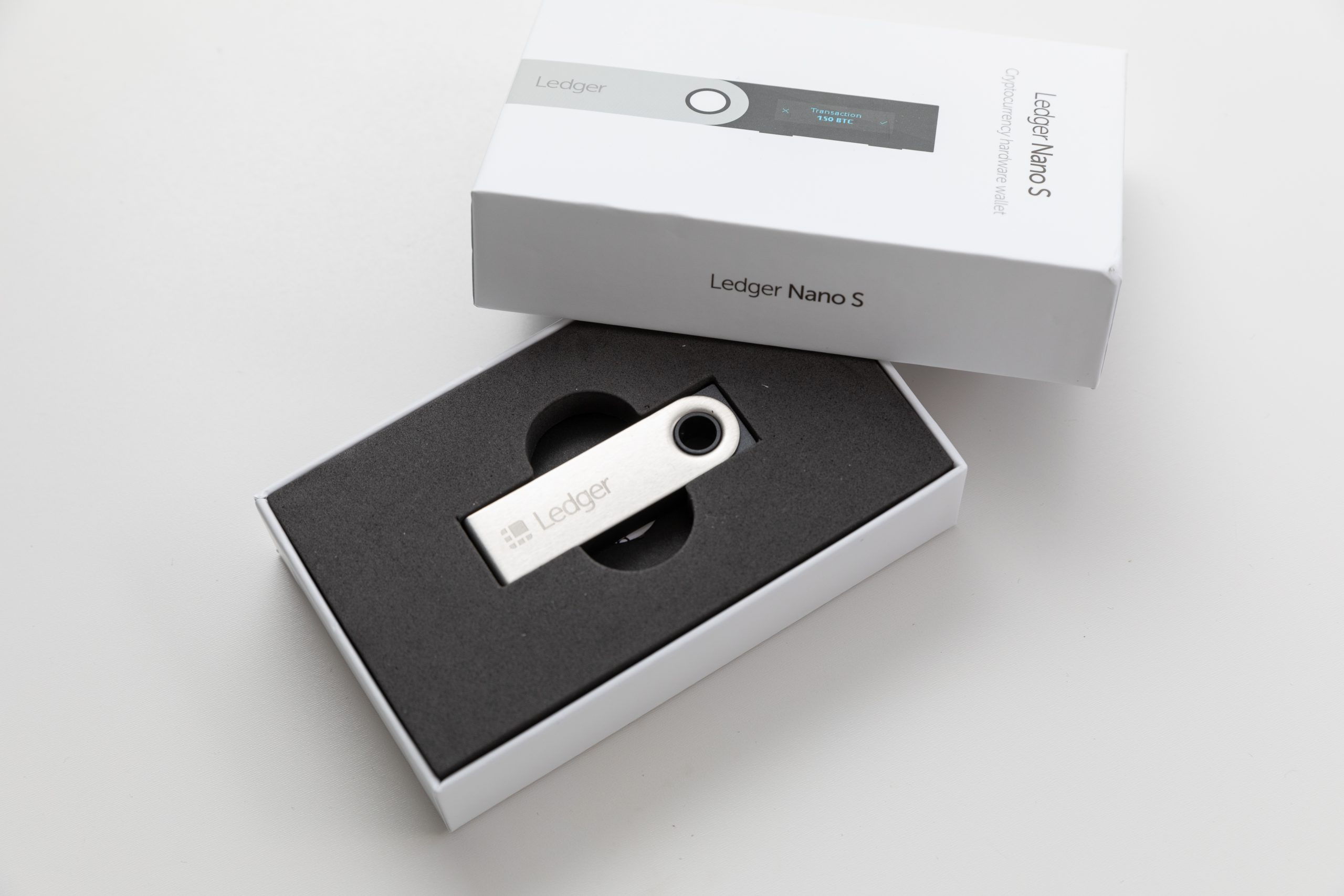 معرفی کیف پول سخت افزاری لجر نانو اس (Ledger Nano S) - تجهیز مستر