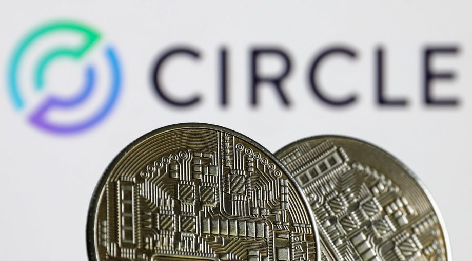 Circle-Logo, davor Münzen