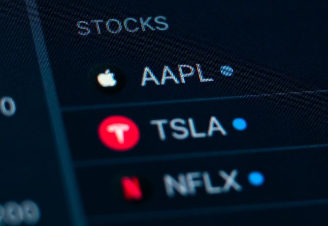 Apple- und Tesla-Aktien.