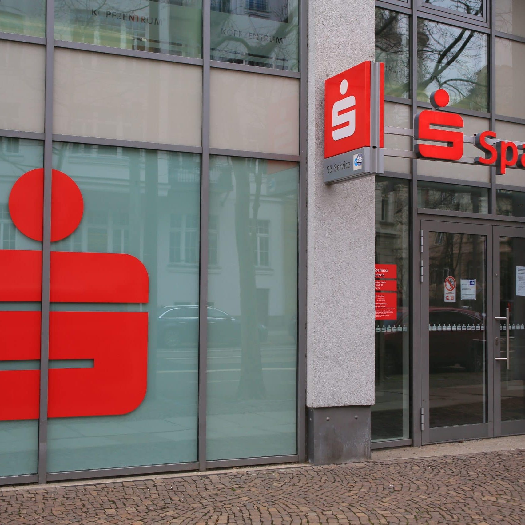 Sparkassen: Bitcoin-Handel einführen oder Vorstandsgehälter kürzen!