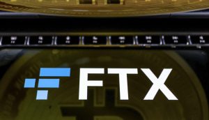FTX-Logo und Bitcoin