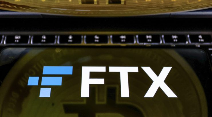 FTX-Logo und Bitcoin