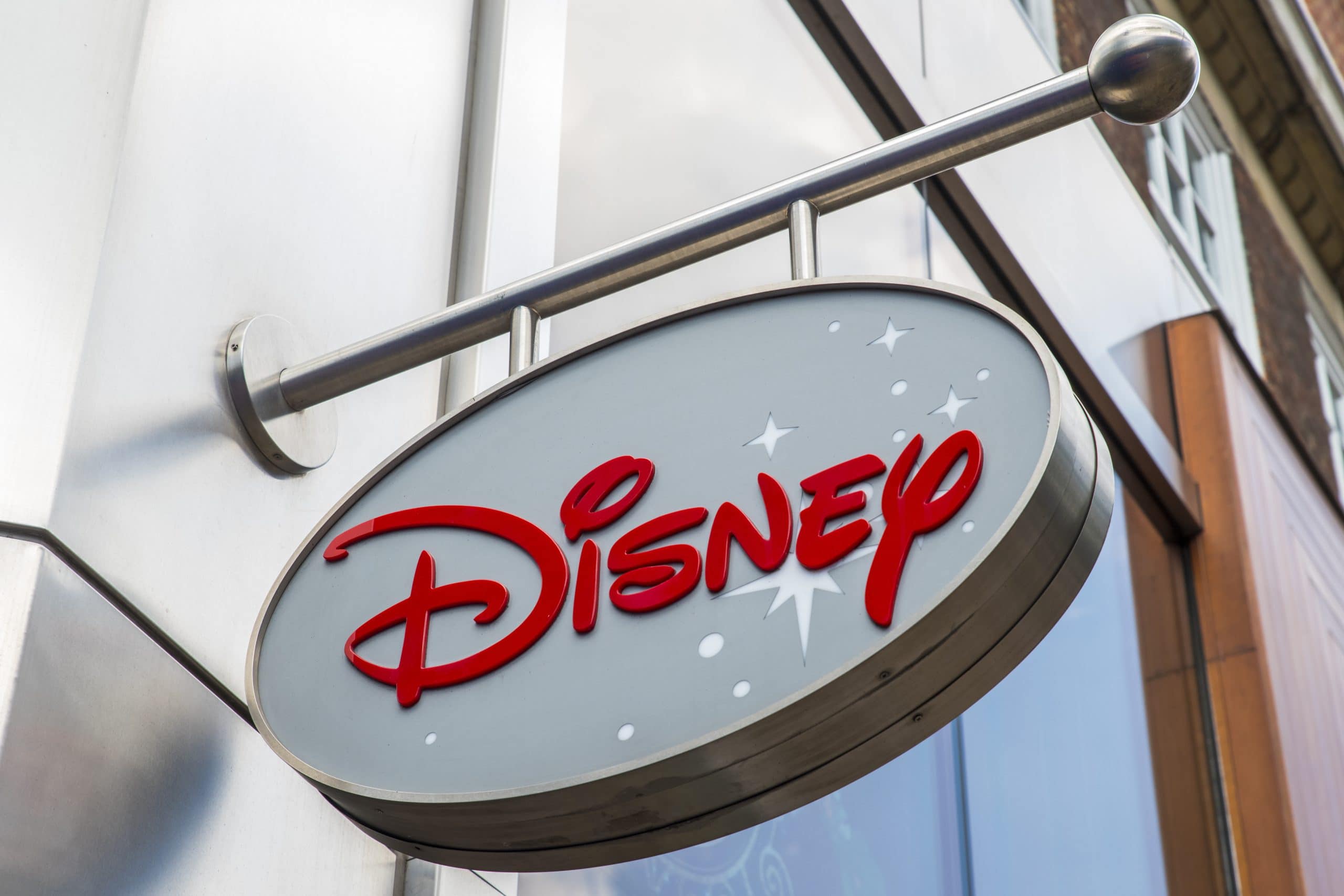 Disney-Logo auf Filialschild