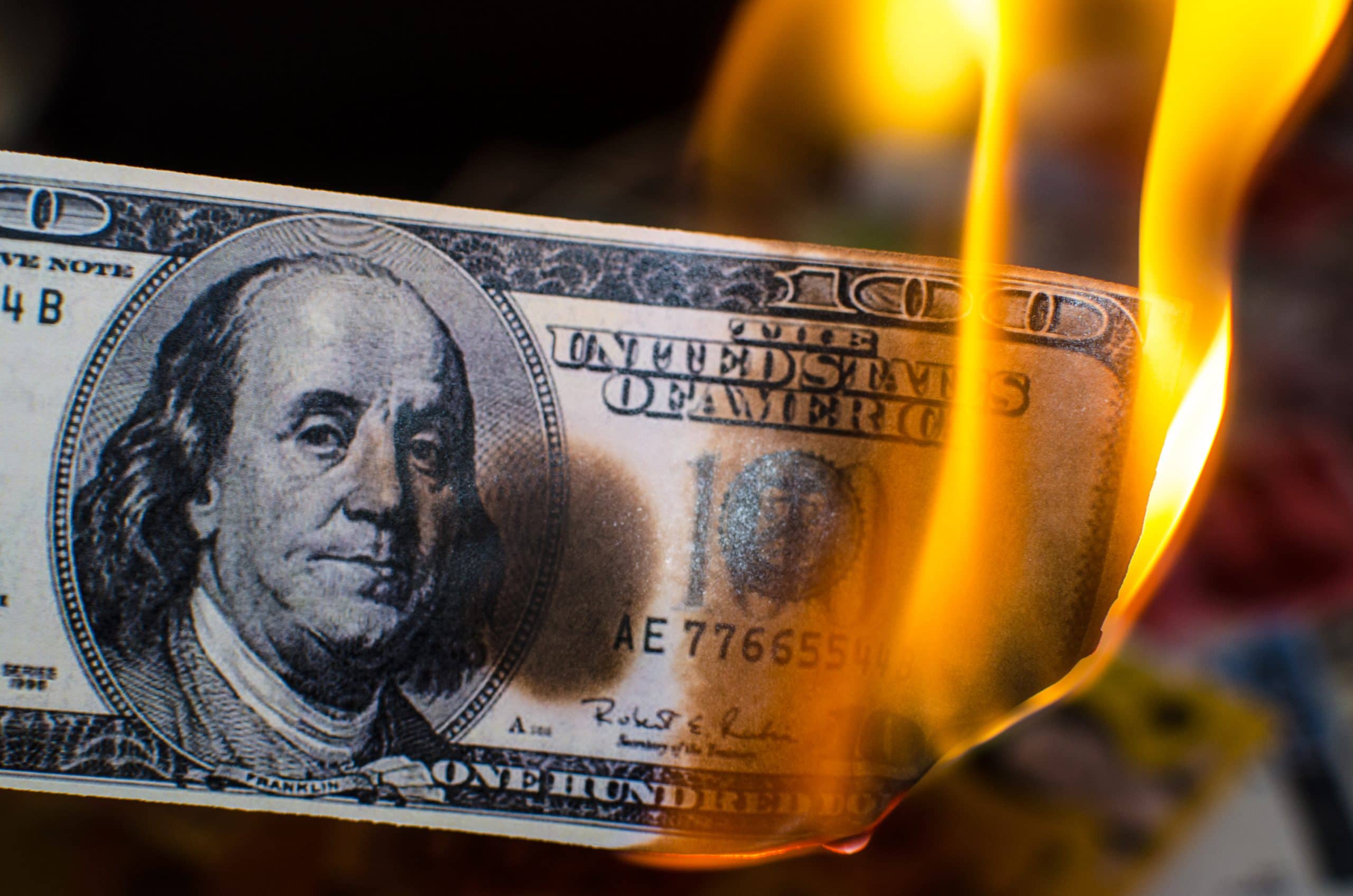 US-Dollar in Flammen