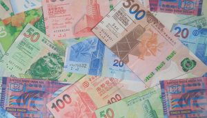 Zu sehen sind Banknoten des Hongkong Dollars.
