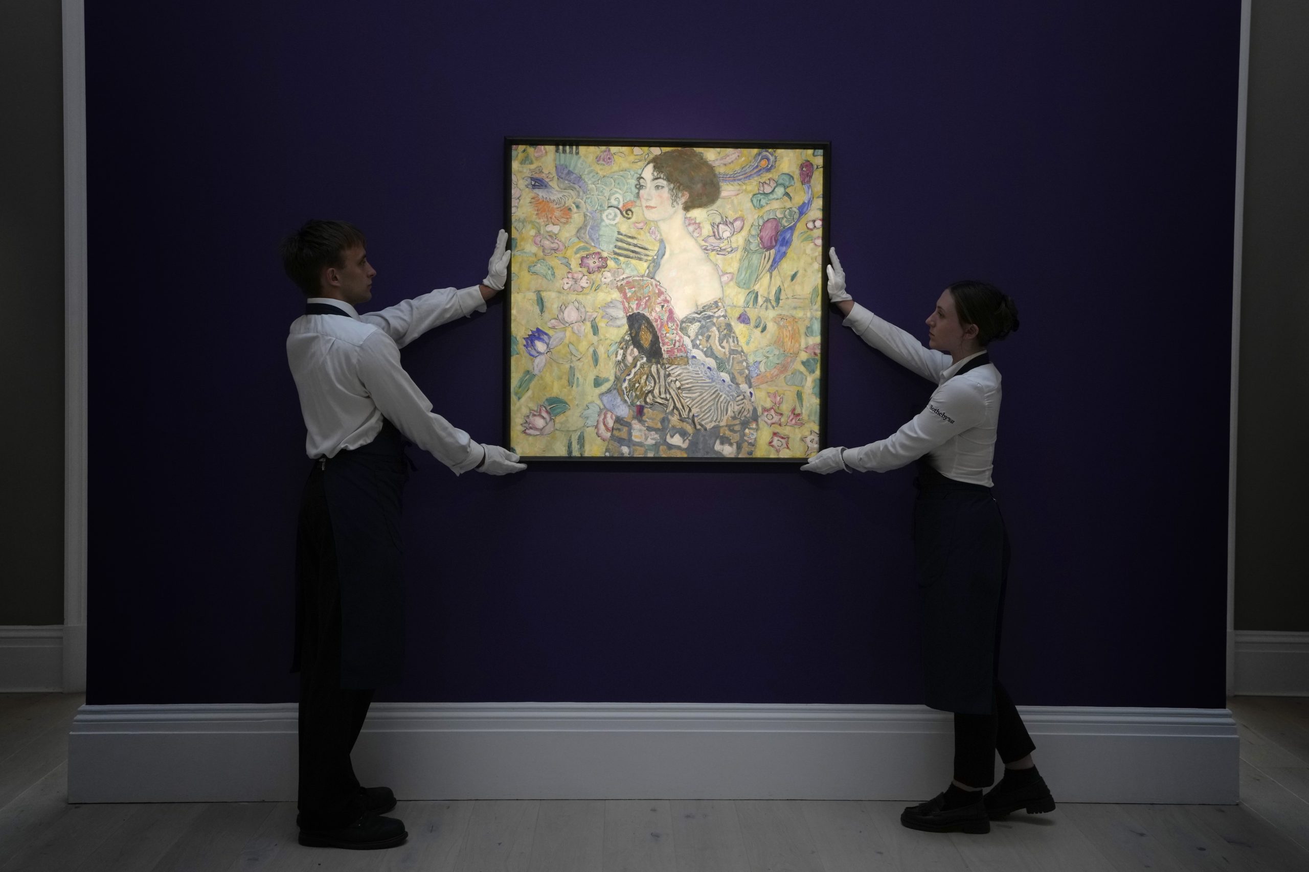 Dank Blockchain und Tokenisierung können auch Kleininvestoren zumindest Teile von sonst unerschwinglichen Real World Assets erwerben. Hier im Bild: Gustav Klimts "Dame mit Fächer", im Juni 2023 für 99,2 Millionen Euro versteigert