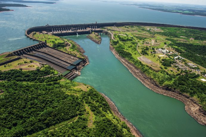 Der Itaipú-Staudamm in Paraguay