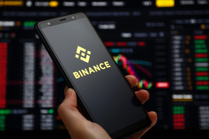 Binance-Logo auf Smartphone