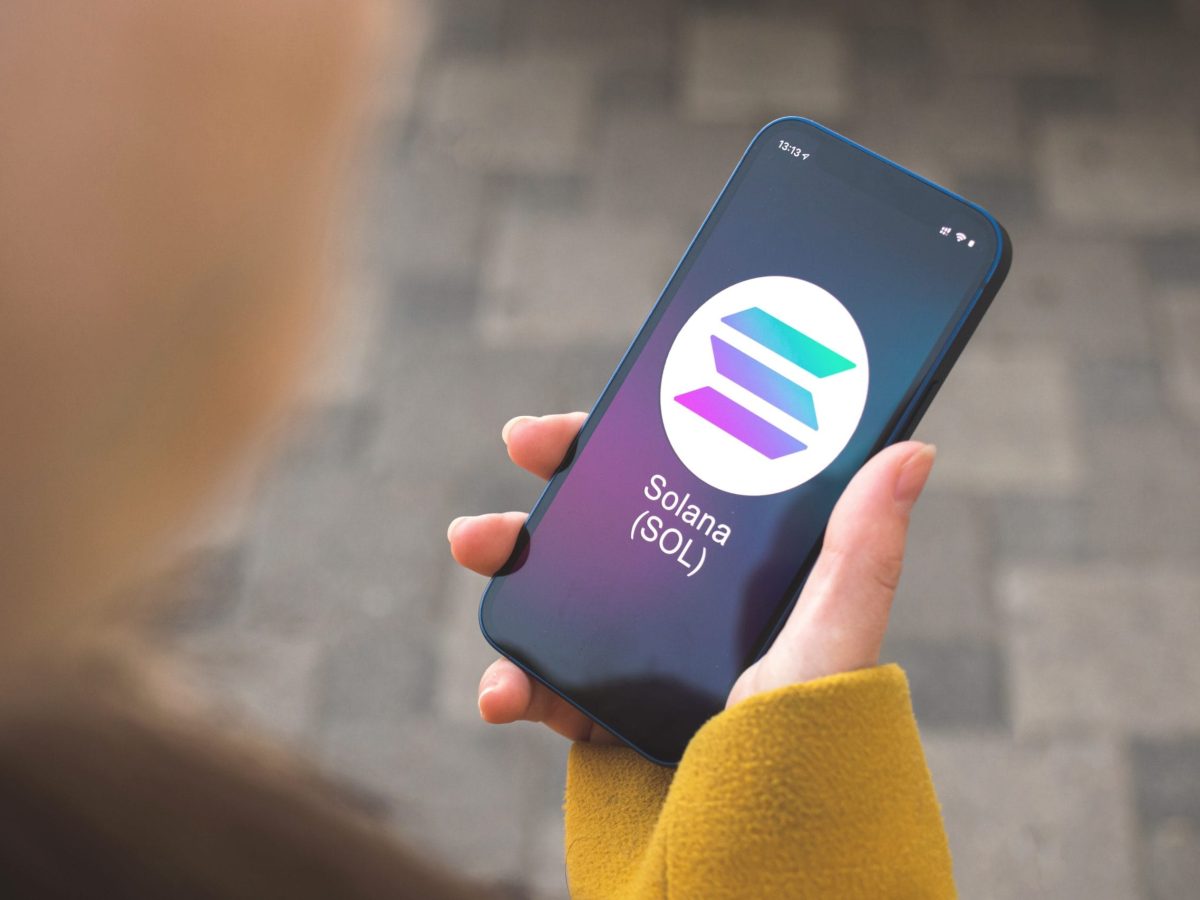 Bonk-Rallye: Solana-Handy wegen Memecoin-Explosion vergriffen