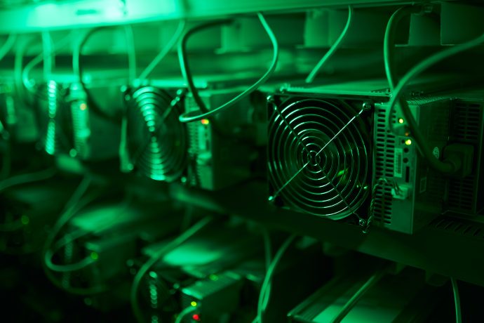 Die Bitcoin Miner haben aktuell an sinkenden Transaktionskosten zu knabbern
