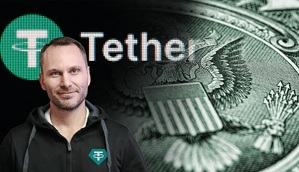 Tether CEO Paolo Ardoino ist neben einem Siegel der USA zu sehen. Dahinter ist das Logo von Tether.