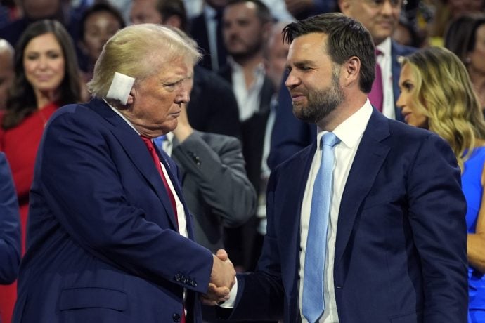Vance und Trump auf einer Veranstaltung