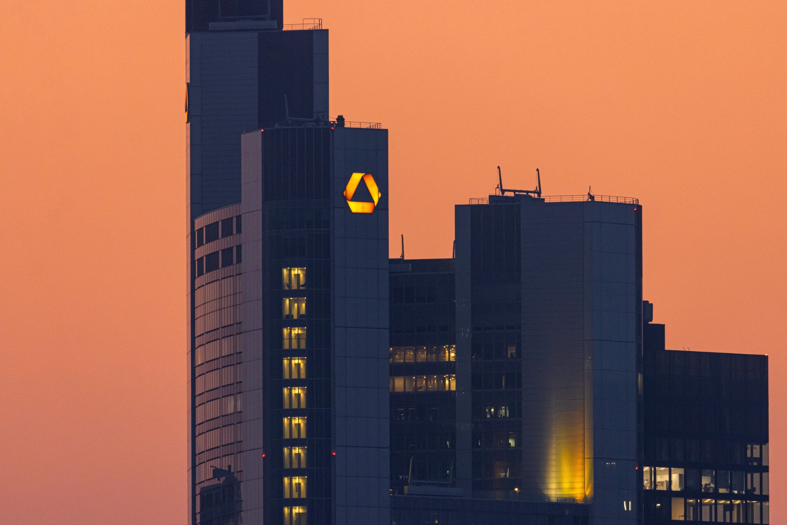 Wird die Commerzbank neben Bitcoin und Ethereum künftig auch andere Coins anbieten?