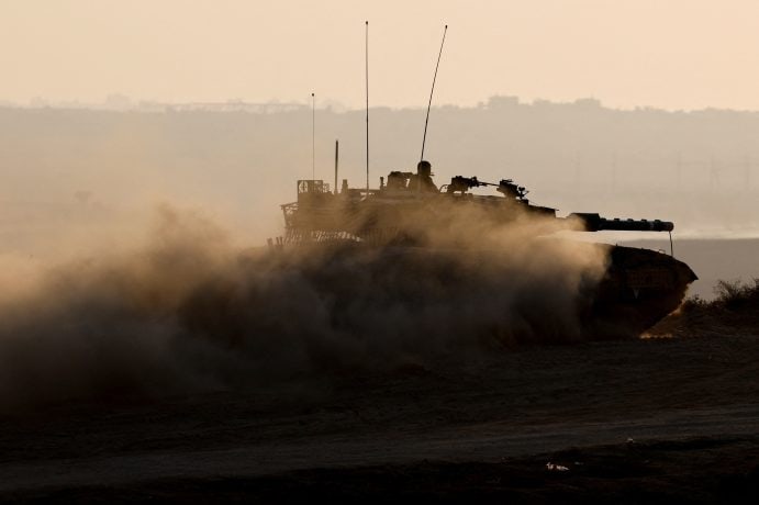 Die Spannungen zwischen Israel und dem Iran wachsen. Kommt es zur Eskalation? (Im Bild: Ein israelischer Panzer nahe des Gaza-Streifens)