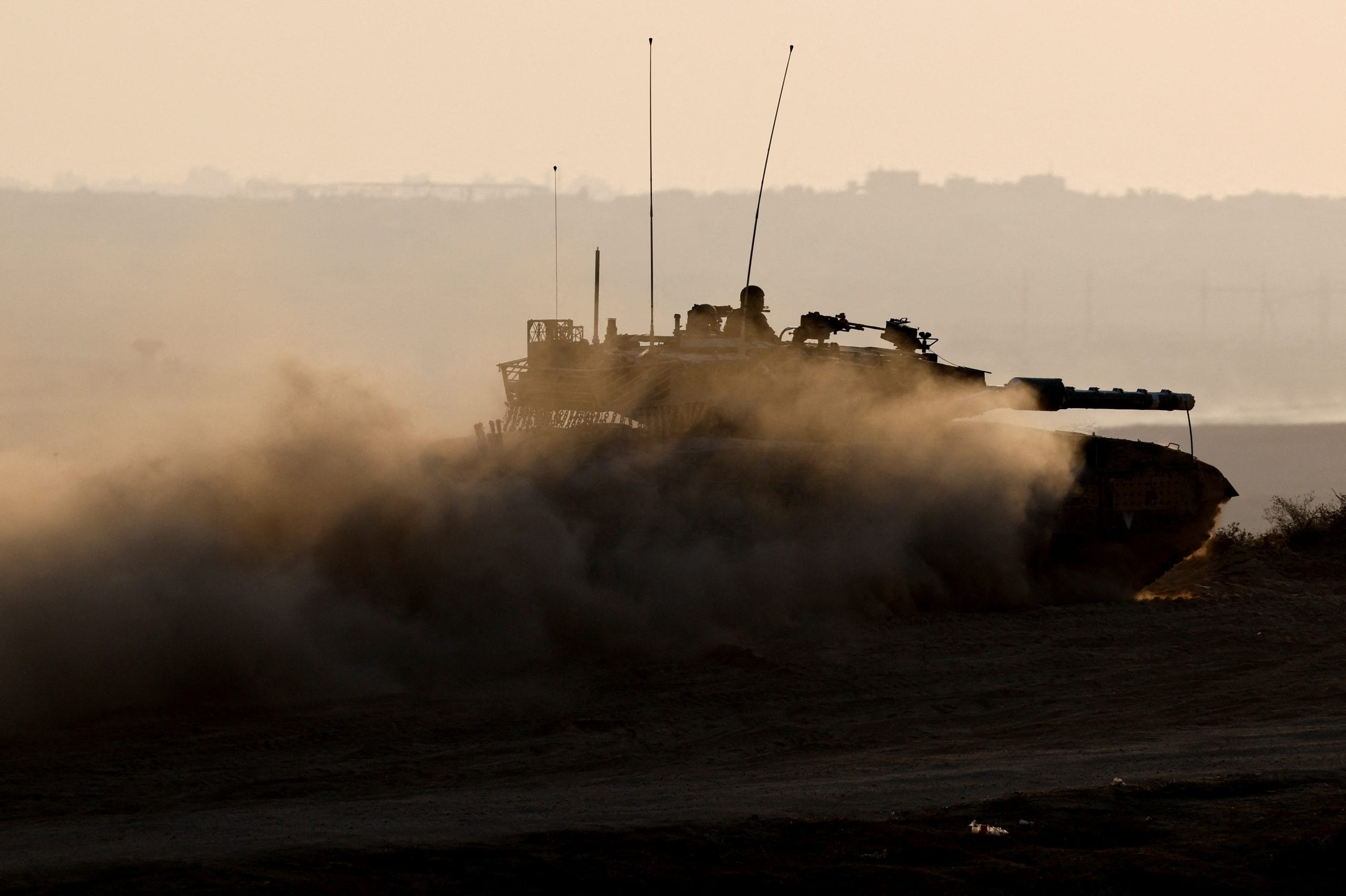 Die Spannungen zwischen Israel und dem Iran wachsen. Kommt es zur Eskalation? (Im Bild: Ein israelischer Panzer nahe des Gaza-Streifens)