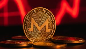 Eine Monero-Münze wird prominent vor mehreren anderen Münzen angezeigt, mit einem roten, schwankenden Graphen im unscharfen Hintergrund, der die Dynamik des Kryptomarktes von Monero hervorhebt.