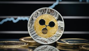 Eine Ripple-Münze (XRP) sticht stolz zwischen anderen Münzen hervor, ihre glänzende Oberfläche spiegelt das dynamische Finanzdiagramm im unscharfen Hintergrund wider.
