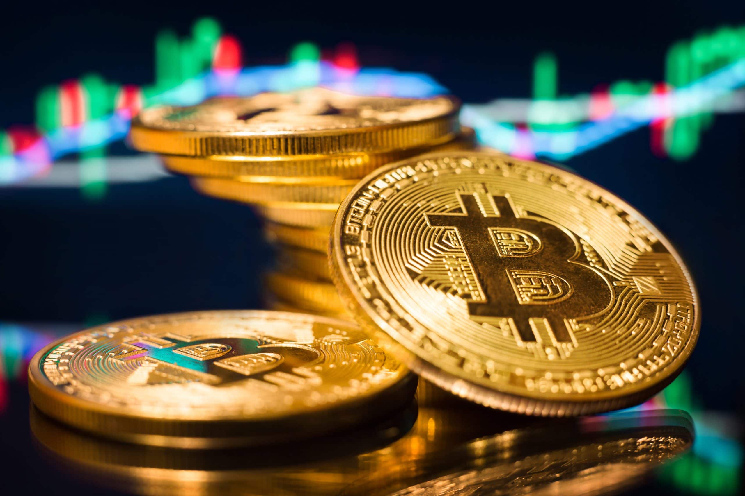 Bitcoin-Münzen liegen aufeinander
