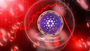 Eine Kryptowährungsmünze von Cardano (ADA), umgeben von Blasen und einer abwärts gerichteten roten Grafik, die den Wertverlust in 2026 veranschaulicht