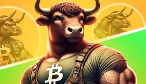 Eine BTCBULL-Figur steht stolz in Militärausrüstung da und präsentiert das Bitcoin-Symbol vor einem auffälligen gelb-grünen Hintergrund, der mit ähnlichen Bullenfiguren geschmückt ist.
