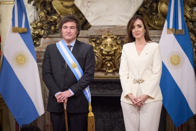 Javier Milei und seine Vizepräsidentin bei einem offiziellen Empfang