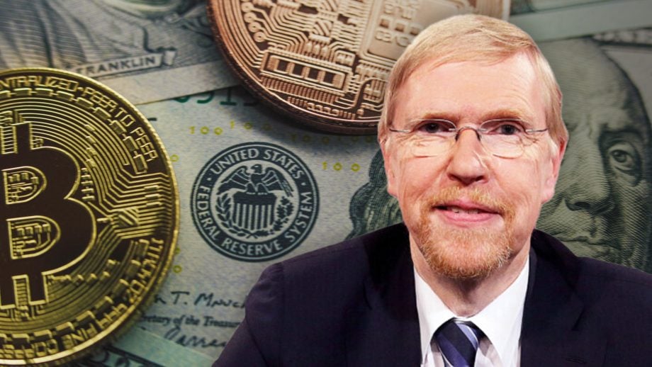 Professor Thomas Mayer vor einem Bitcoin-Symbol und einem Dollarschein