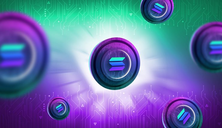 Digitale Illustration von Solana-Kryptowährungsmünzen, die vor einem grün-violetten Leiterplattenhintergrund schweben und die lebendige Energie der Solana-Blockchain einfangen.