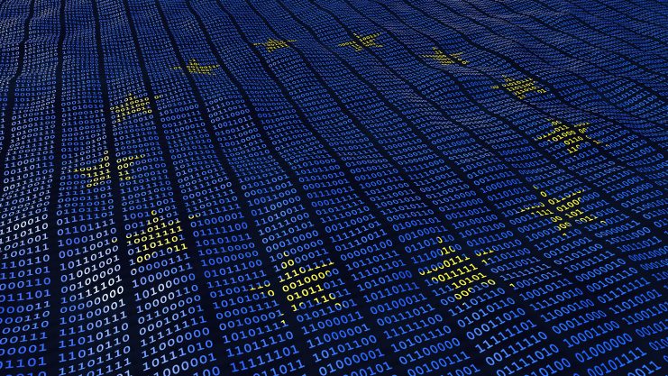 Eine blaue digitale Binärcodematrix bildet die Flagge der Europäischen Union mit kreisförmig angeordneten gelben Sternen und weist auf den wachsenden Einfluss von Bitcoin in der digitalen Landschaft Europas hin.